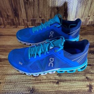 On Running Womens Cloudflow Sneaker in Malibu/Curacao 10